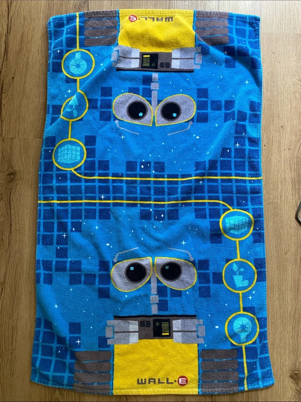 Disney  PIXAR Wall-E Beach Bath Towel 24”x37